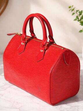 Authentic Louis vuitton Epi Speedy Handbag .